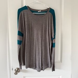 PINK Victoria's Secret Gray Top with Teal Trim